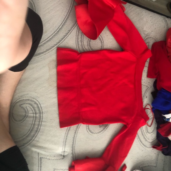 Red shirt - Picture 2 of 5